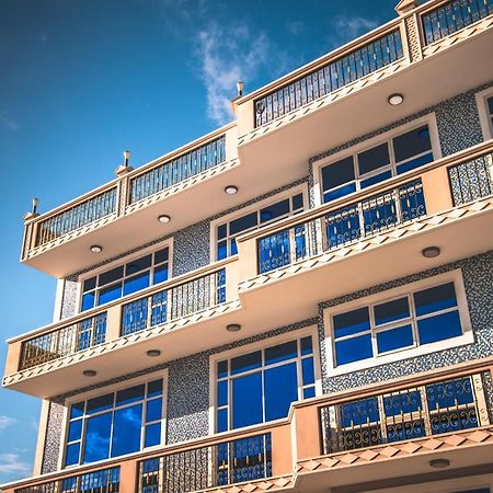 Abuharee Grand Hotell Addu City Exteriör bild