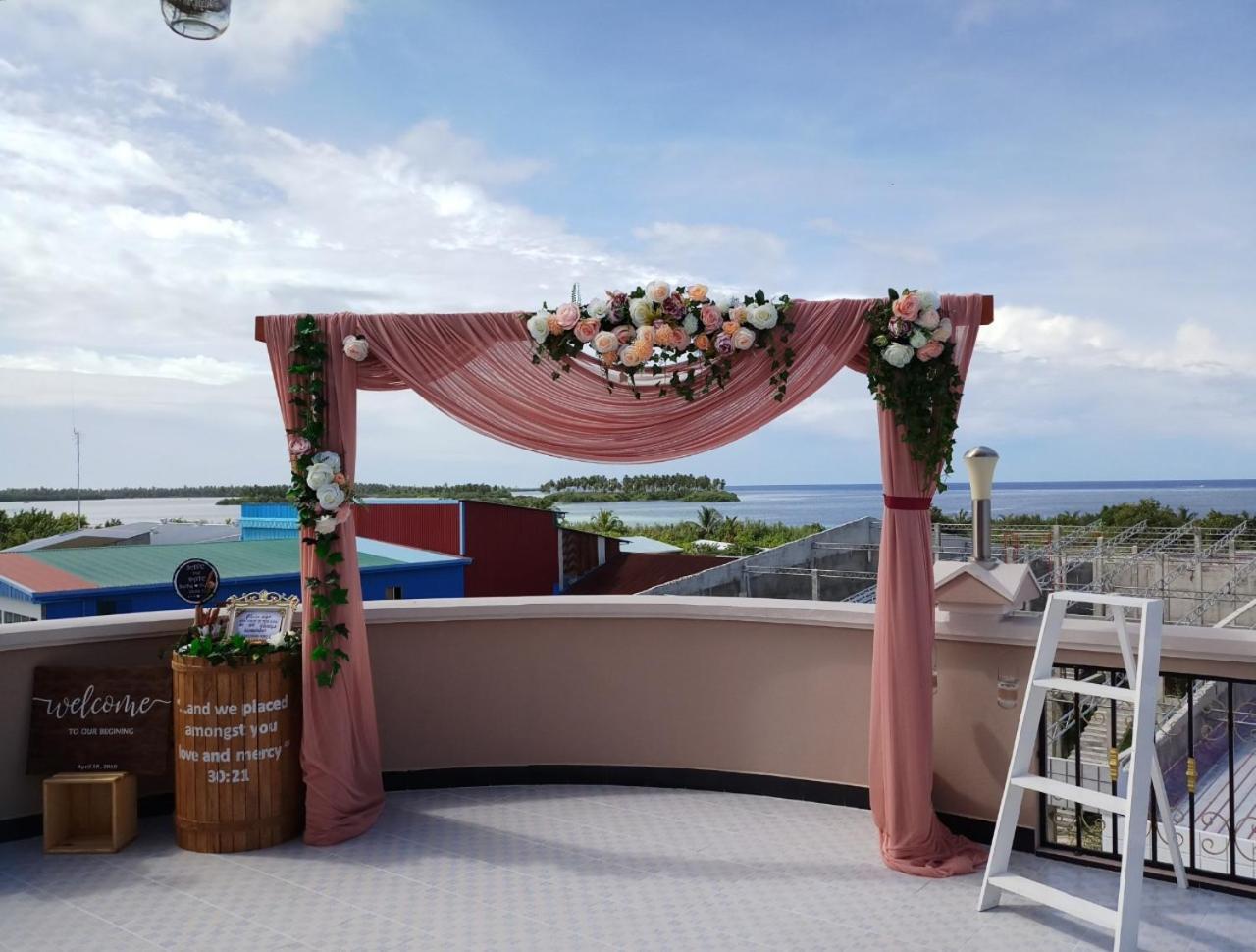 Abuharee Grand Hotell Addu City Exteriör bild