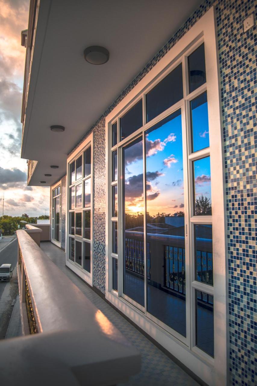 Abuharee Grand Hotell Addu City Exteriör bild