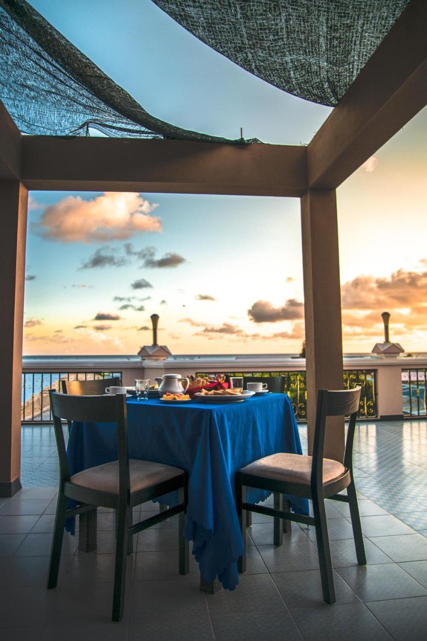Abuharee Grand Hotell Addu City Exteriör bild