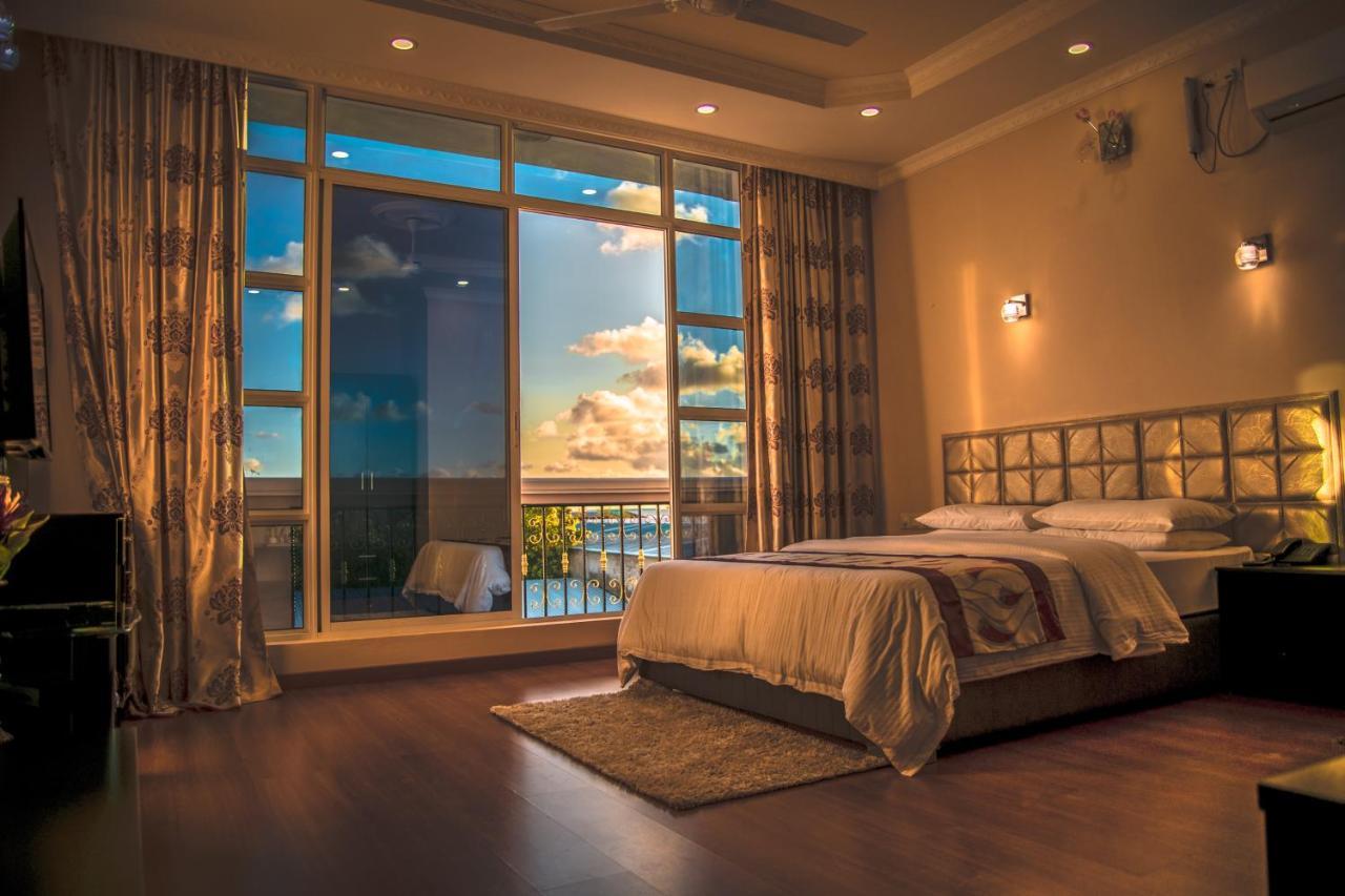 Abuharee Grand Hotell Addu City Exteriör bild