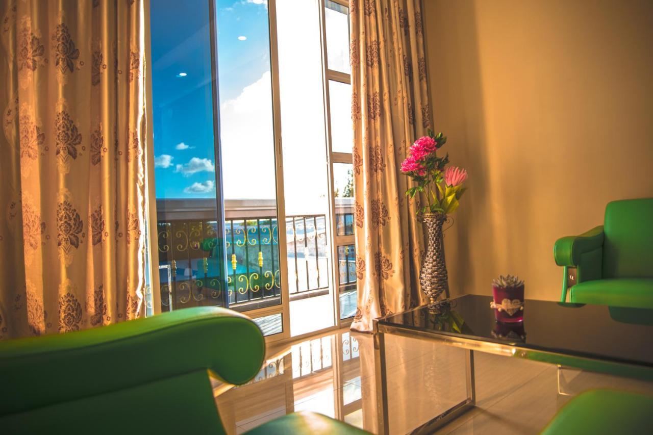 Abuharee Grand Hotell Addu City Exteriör bild