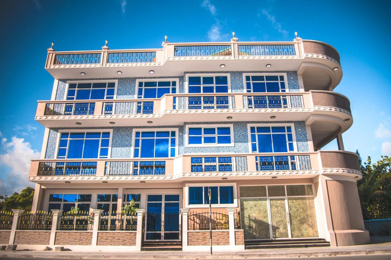 Abuharee Grand Hotell Addu City Exteriör bild