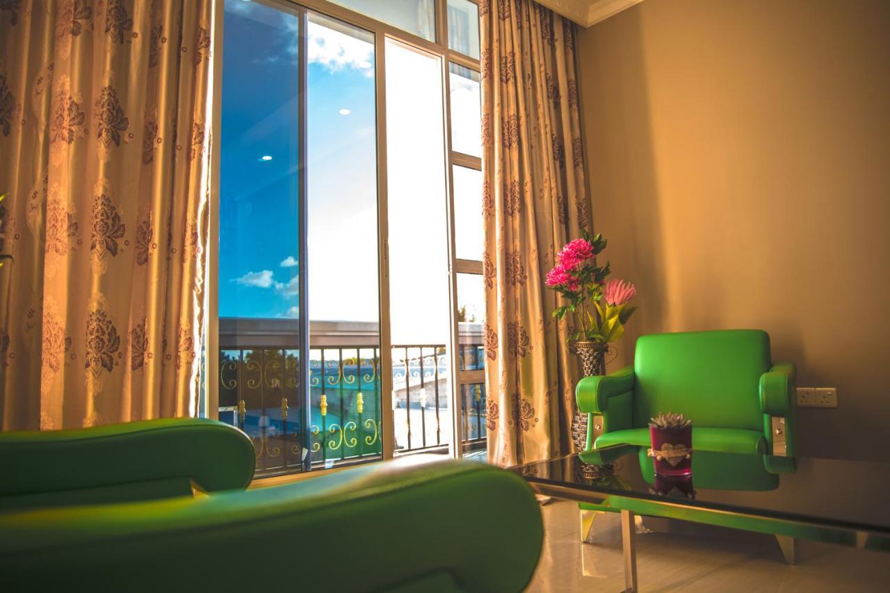 Abuharee Grand Hotell Addu City Exteriör bild