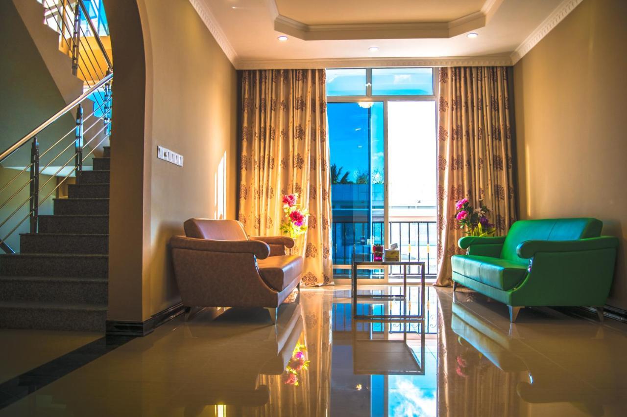 Abuharee Grand Hotell Addu City Exteriör bild