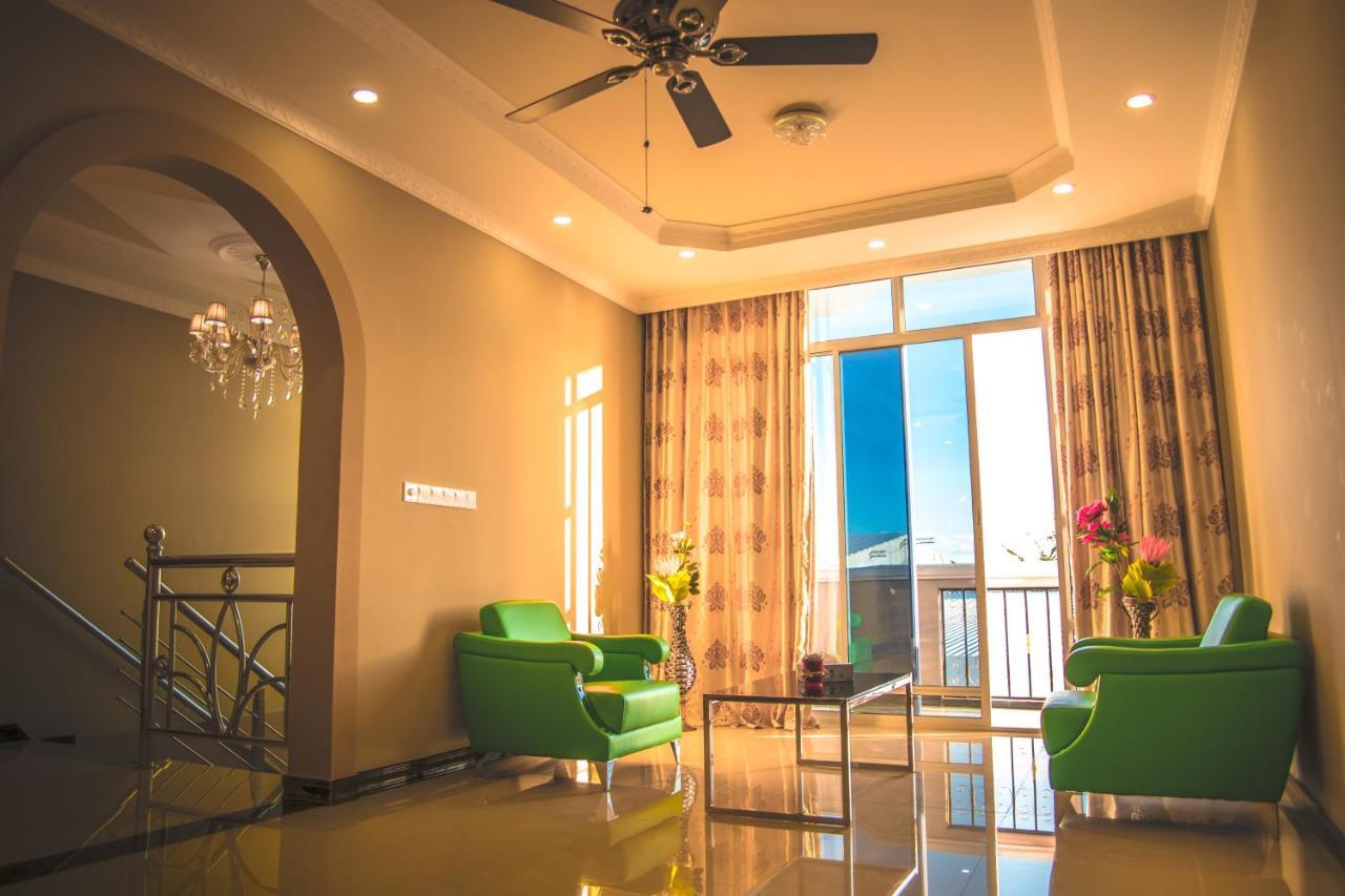 Abuharee Grand Hotell Addu City Exteriör bild
