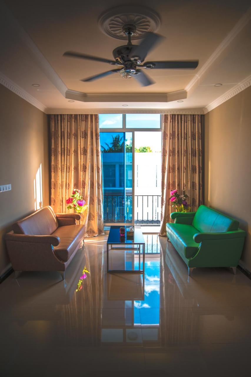 Abuharee Grand Hotell Addu City Exteriör bild