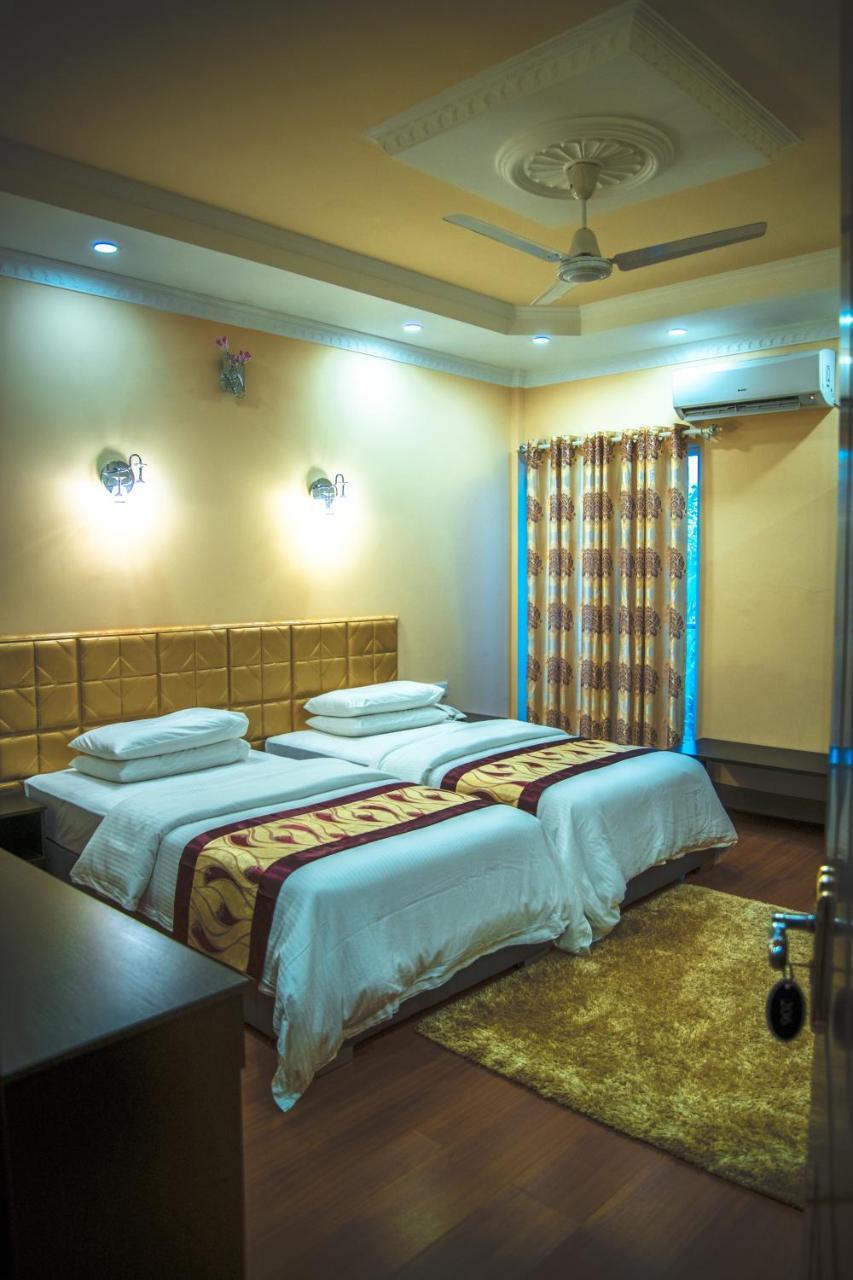 Abuharee Grand Hotell Addu City Exteriör bild
