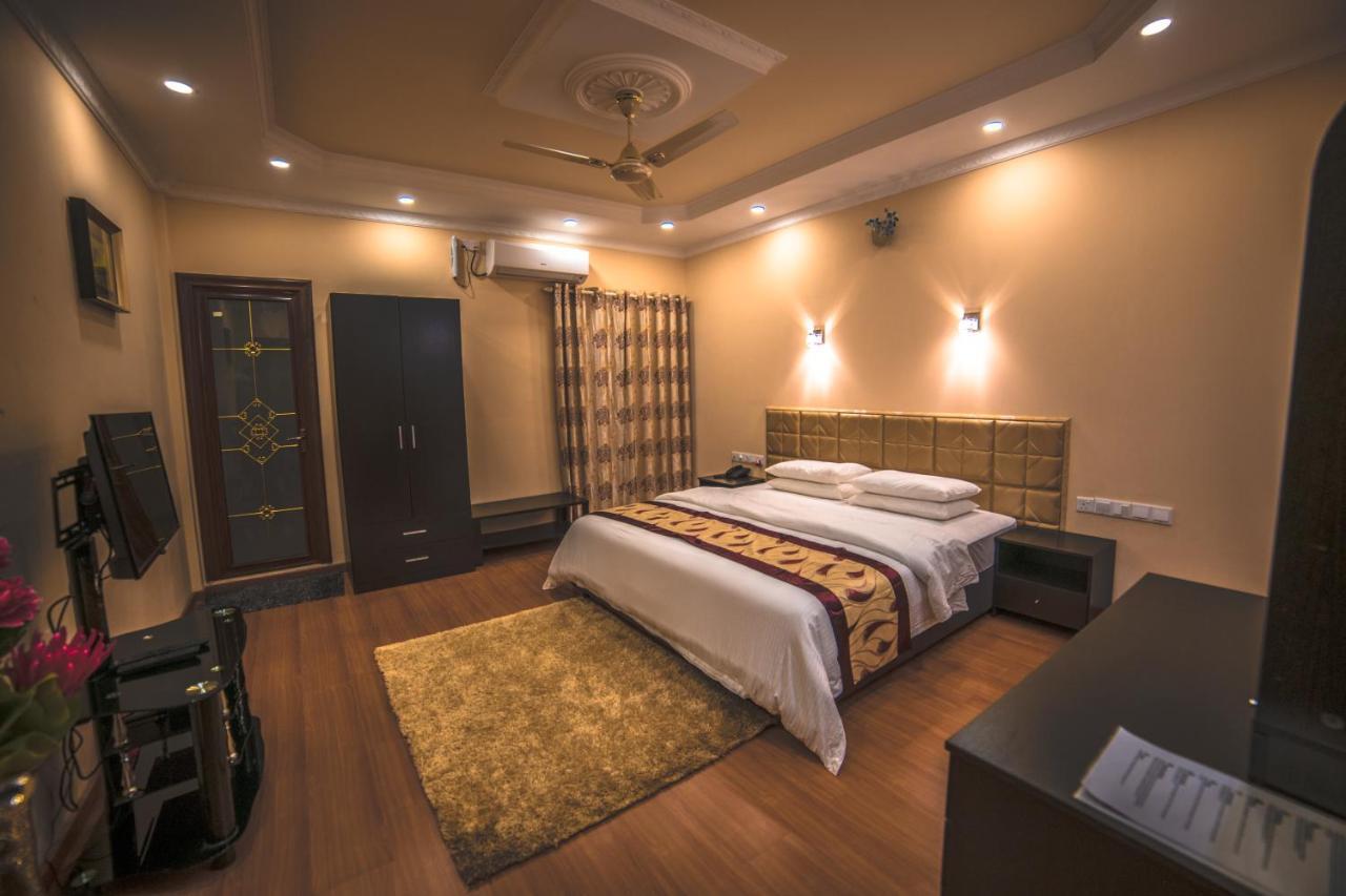 Abuharee Grand Hotell Addu City Exteriör bild